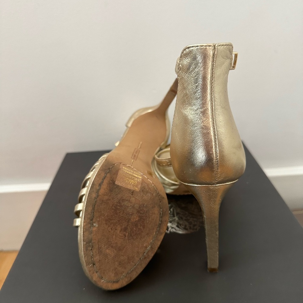 Gold heels! - Picture 5 of 5